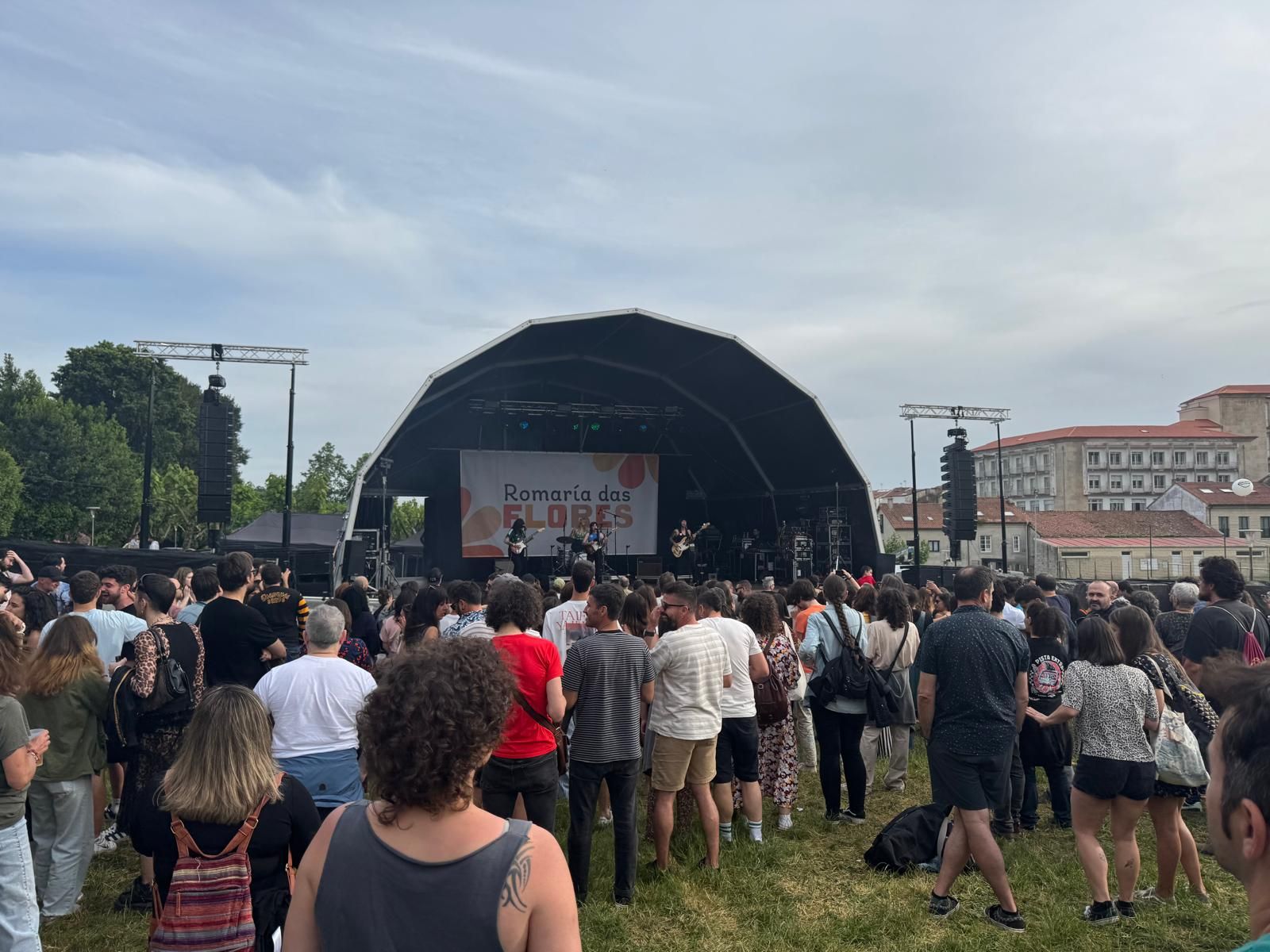 La Romaría das Flores aterriza por todo lo alto en su estreno en Santiago