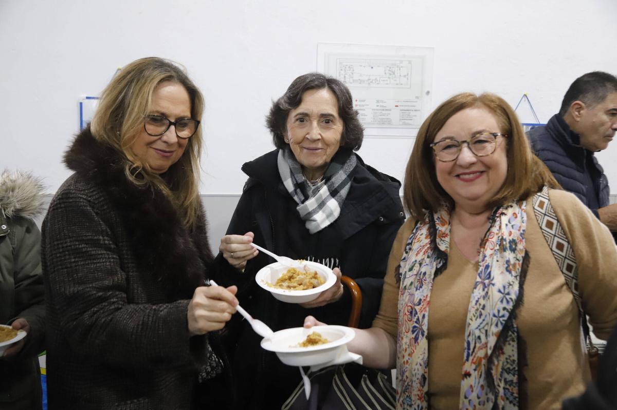 La tradicionales migas de la Cruz Blanca, en imágenes