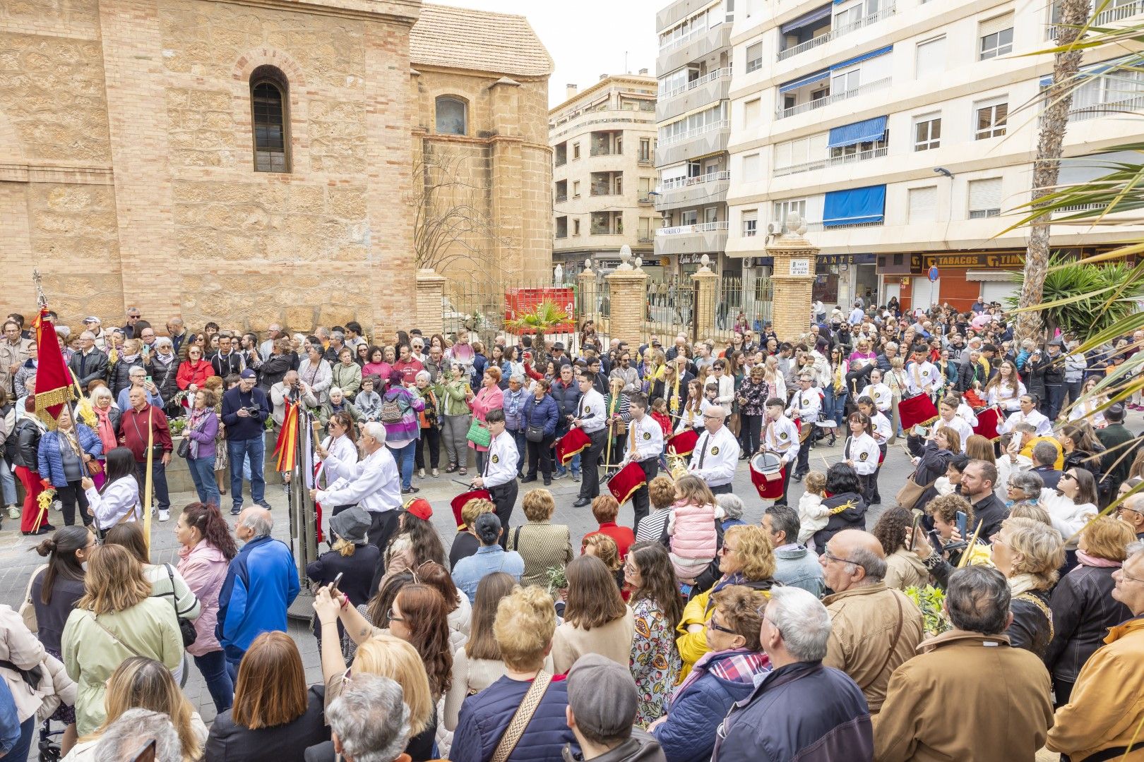 Bendición y procesión de Las Palmas en Torrevieja de Domingo de Ramos en la Semana Santa 2024