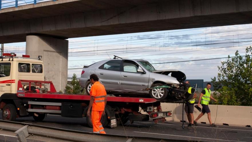 Cuatro heridos en un accidente entre dos coches en la carretera de Novetlè