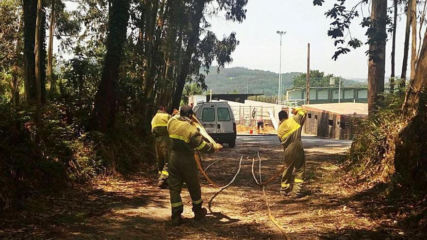 Brigadas de incendios del Concello de Abegondo.   | // LA OPINIÓN