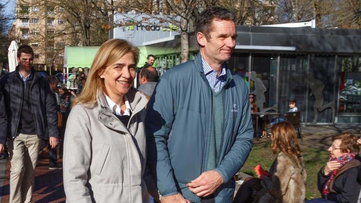 Urdangarin y la Infanta Cristina, de paseo familiar por Vitoria