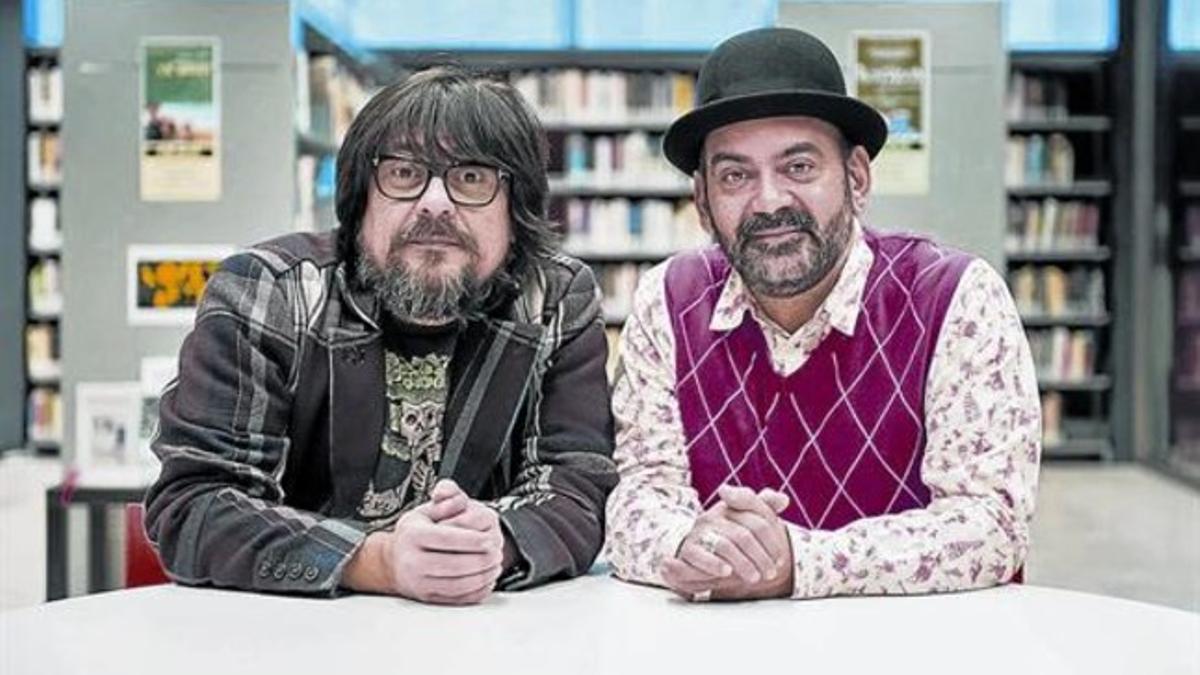 José Corbacho y Juan Cruz, durante la presentación de 'People from Ibiza', su primera novela escrita a cuatro manos.