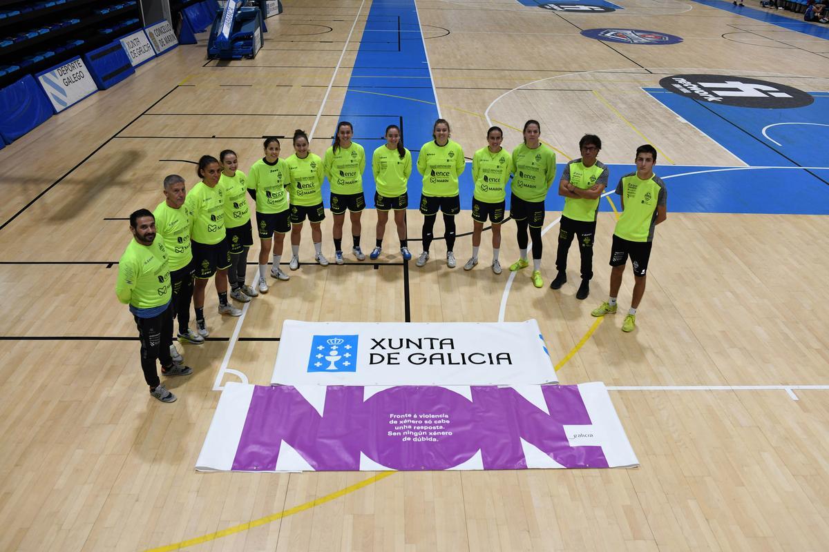 Plantilla y cuerpo técnico del Marín Futsal.