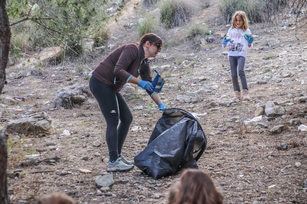 Voluntarios recogen 10 toneladas de basura de la s