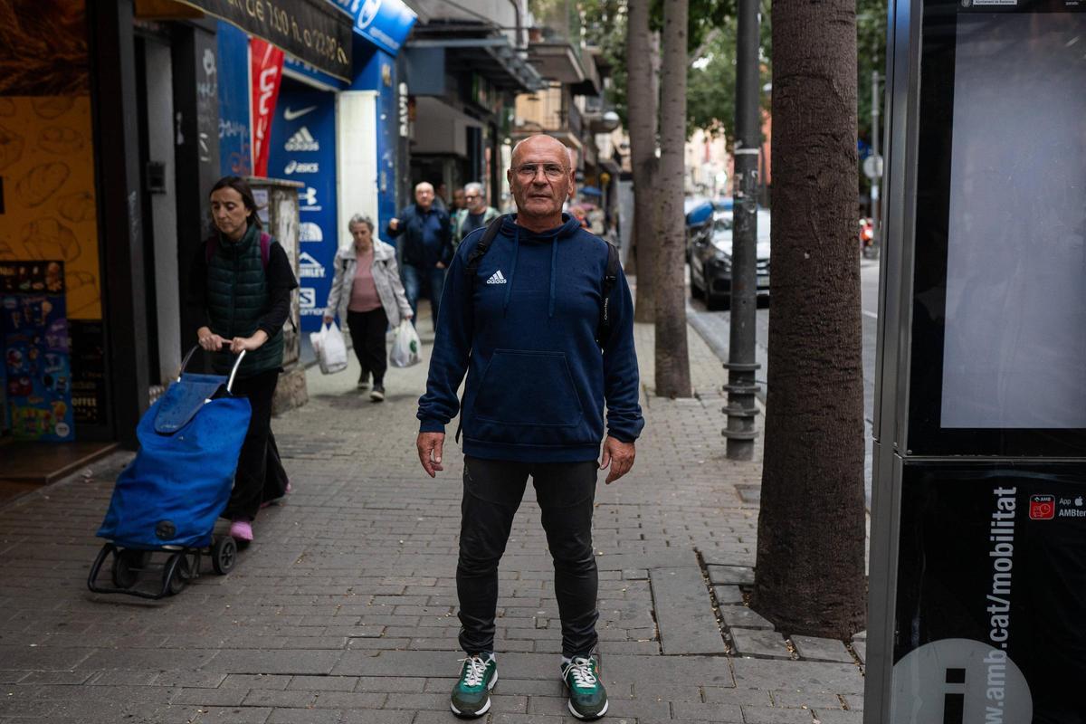 Antonio Bonilla, aficionado a pasear por Badalona, opina que "humanizar" la calle Francesc Layret es buena idea, siempre que se respete a quien va en coche