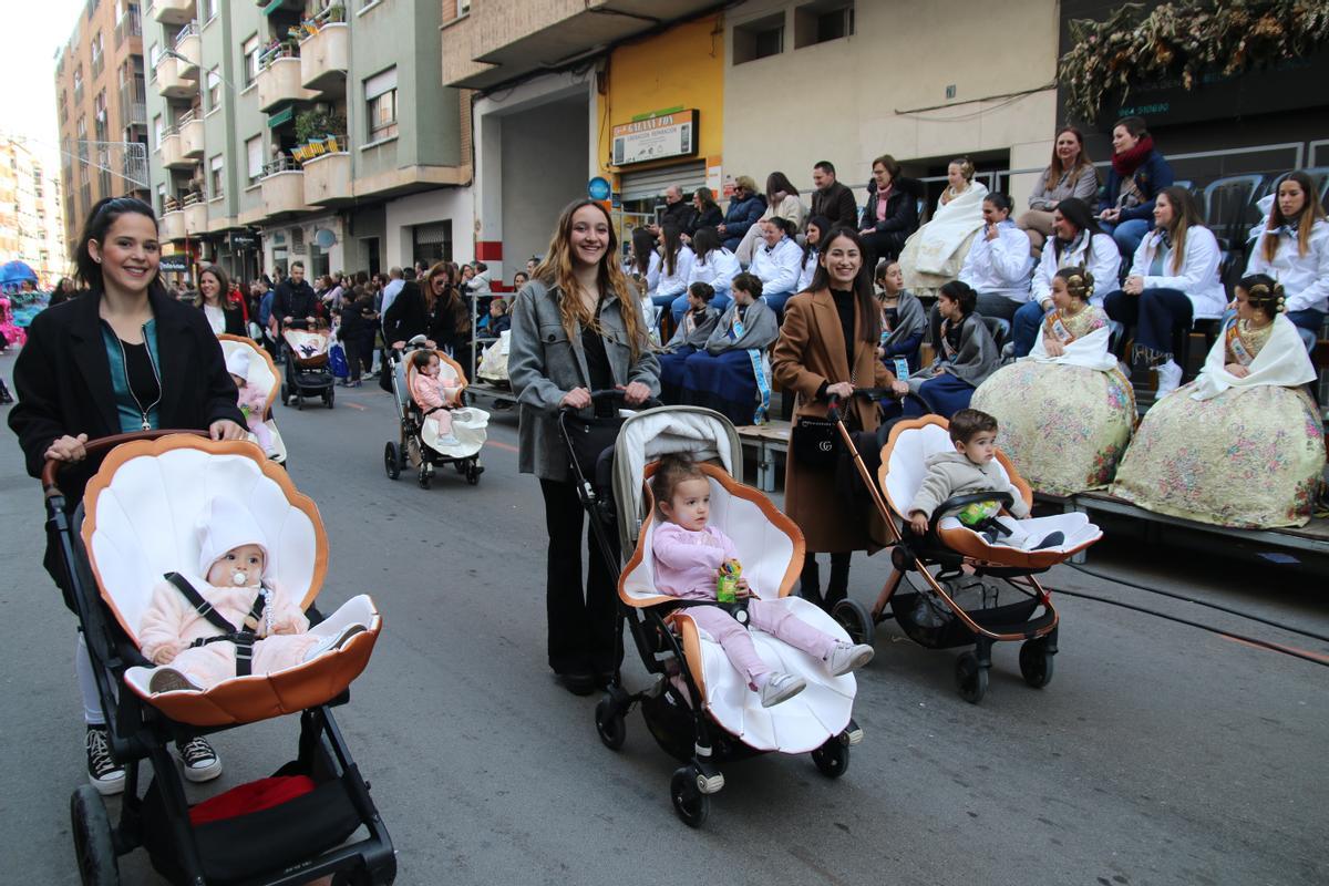 Participantes de la cabalgata del Ninot de Burriana.