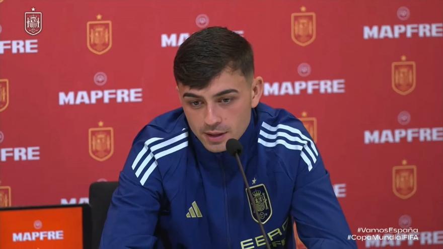 Pedri responde a la frase de los egos de Flick: "No sé a quién se refería"