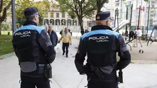 La Policía Local interviene en un bar de Avilés por molestias por ruido: "Emitía música fuerte con un altavoz"