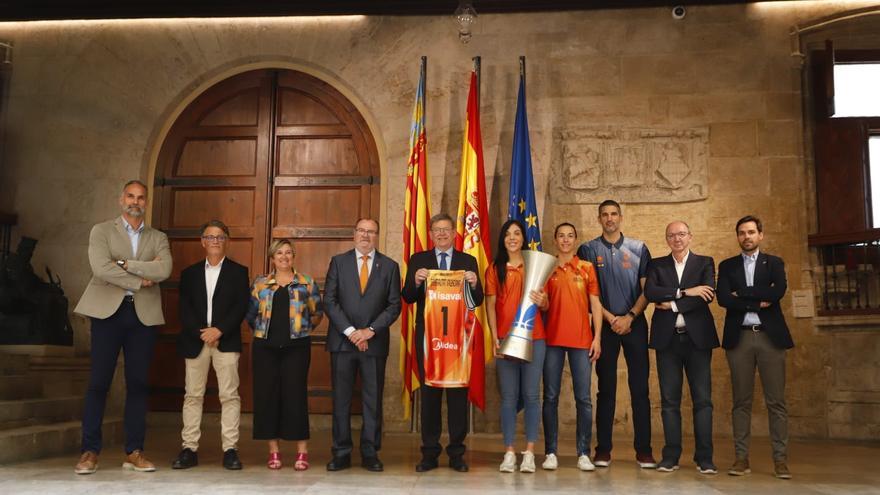 El Valencia Basket pasea su título por las instituciones valencianas