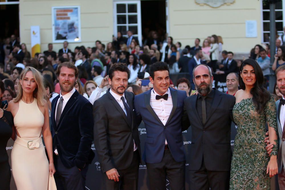 El Festival comienza con el tradicional baño de masas de los actores y actrices en la alfombra roja de la gala inaugural del certamen