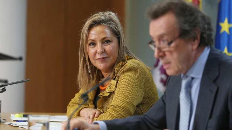 La vicepresidenta Rosa Valdeón y el consejero José Antonio de Santiago-Juárez, en la rueda de prensa tras el consejo