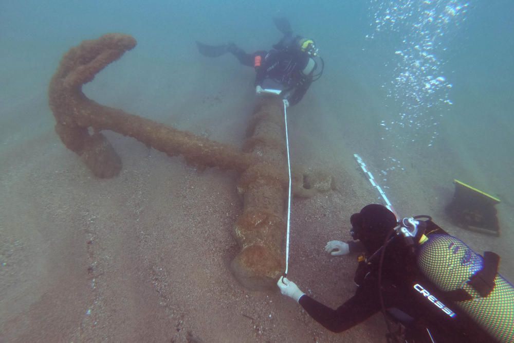 Les restes del vaixell del segle I aC que s'ha descobert a les illes Formigues.