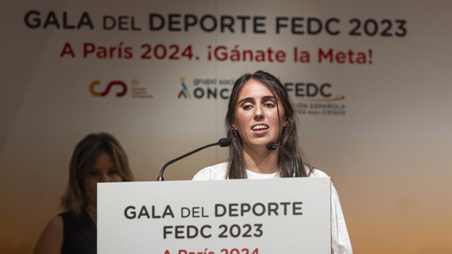 La atleta valenciana Nagore Folgado, premiada en la gala de la FEDC