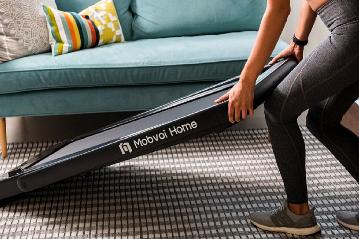 La cinta de correr Mobvoi puede plegarse y guardarse hasta debajo del sofá.