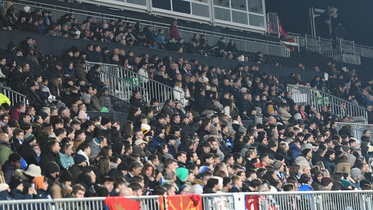 La afición del CD Ebro, durante el partido de Copa ante el Osasuna en el Ibercaja Estadio.