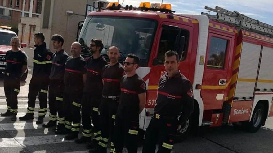 Bomberos de Elche se suman al minuto de silencio en el 15 aniversario del 11M