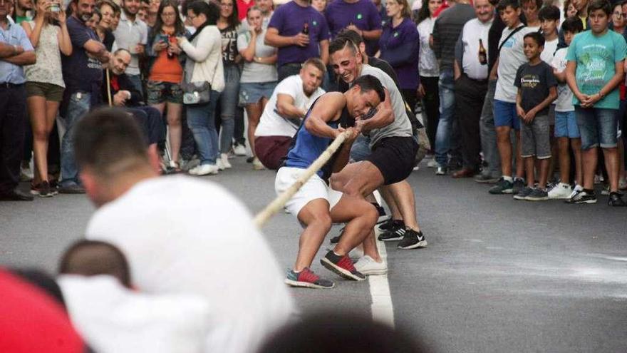 Participantes del campeonato inteparroquial de tiro con cuerda. // Bernabé/Luismy