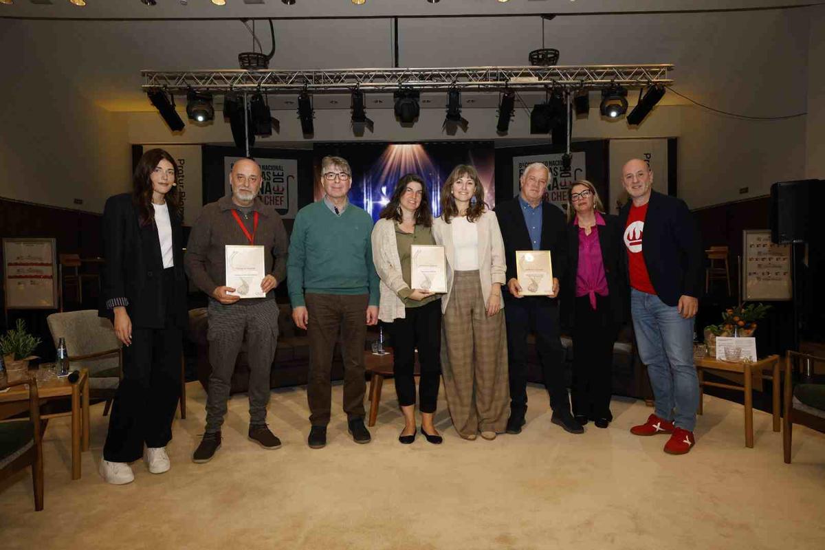 Ganadores de los premios Cullerot Daurat y organizadores del concurso de cocina.