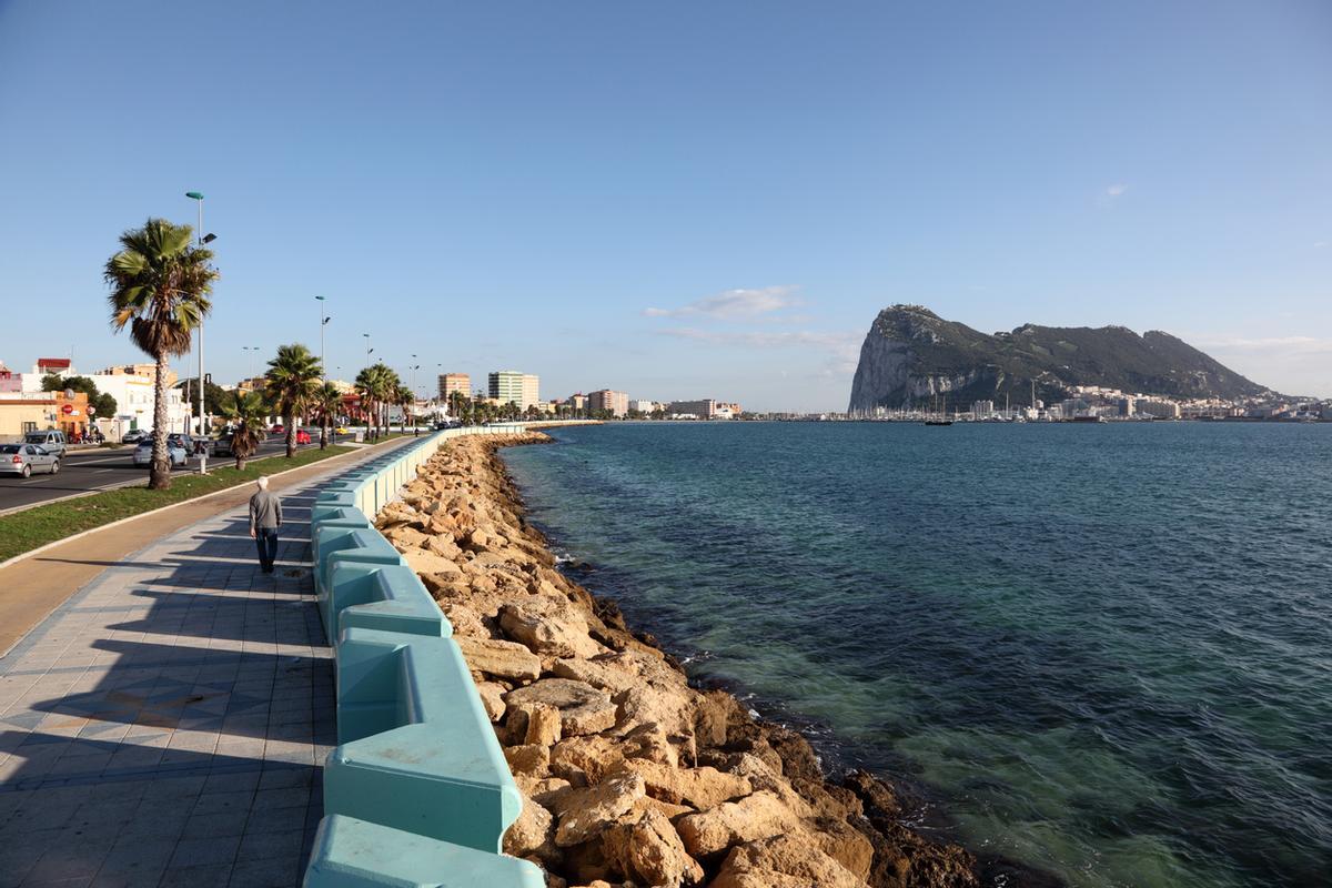 Paseo de La Linea de la Concepción.