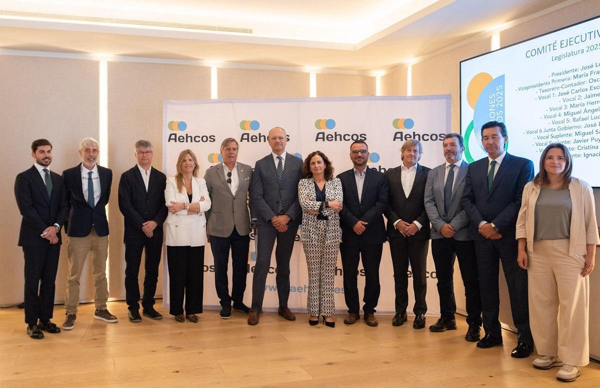 El nuevo comité ejecutivo de la patronal hotelera malagueña Aehcos.