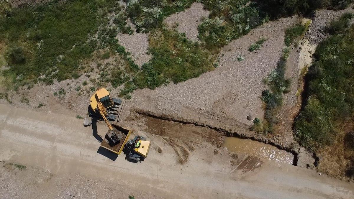 Ejecución de un vado inundable en el arroyo Fresnedoso, en Belmez