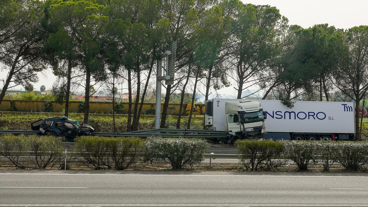 VÍDEO: Sis morts després que un camió se saltés un control de la Guàrdia Civil a Sevilla