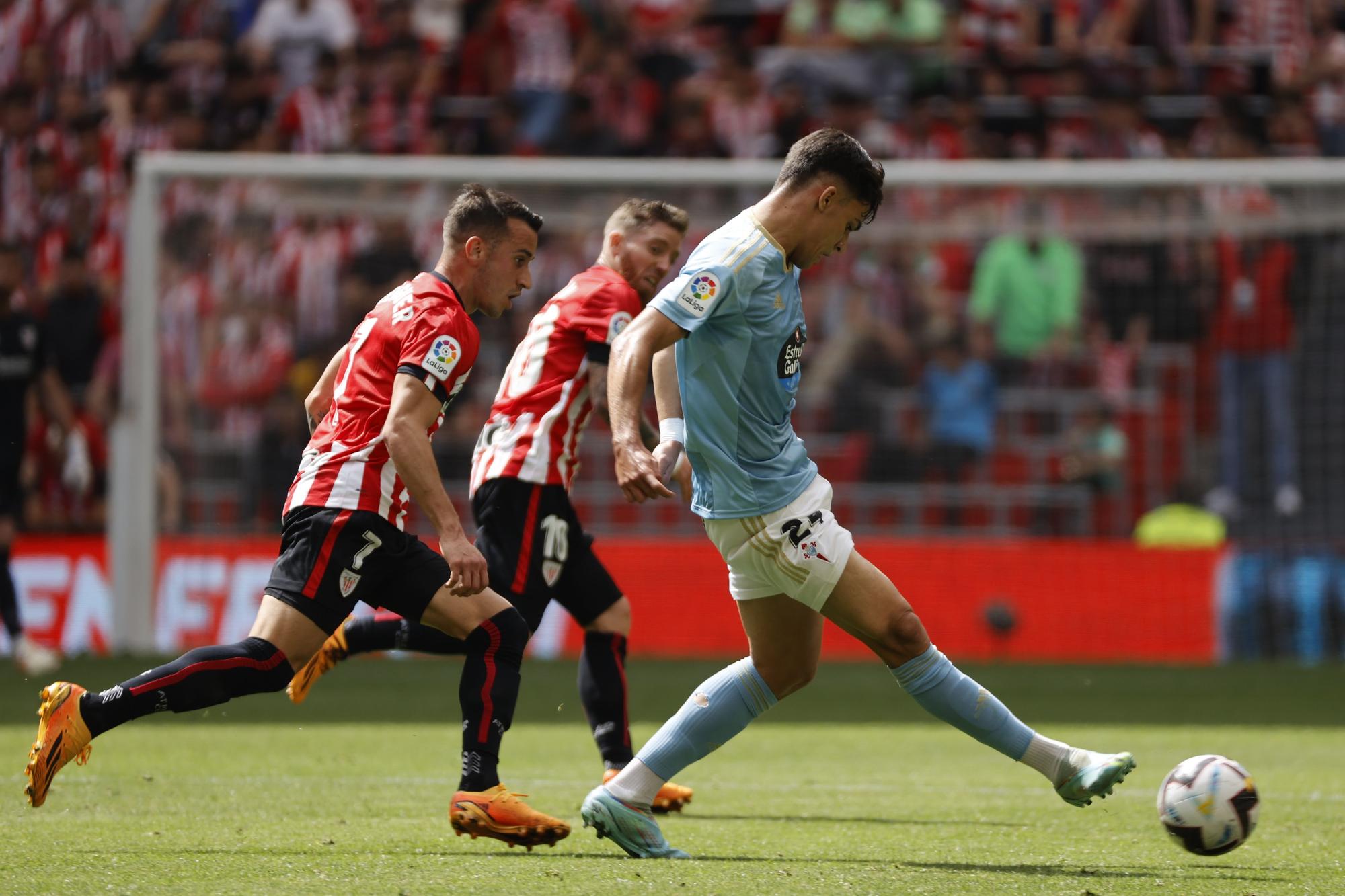 El Celta se hunde en el fango del San Mamés (2-1)