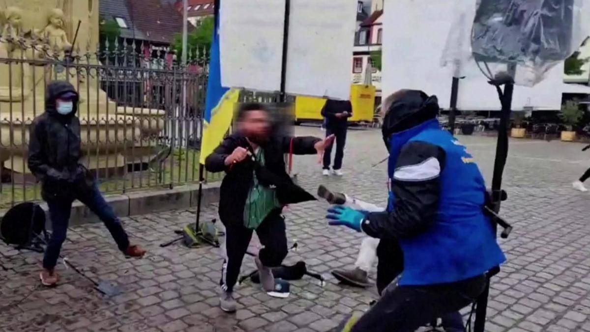 Un hombre con un cuchillo hiere a dos personas en un acto ultraderechista en Mannheim