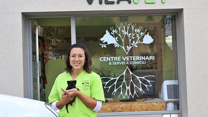 El centre veterinari se situa al bell mig de Viladamat.