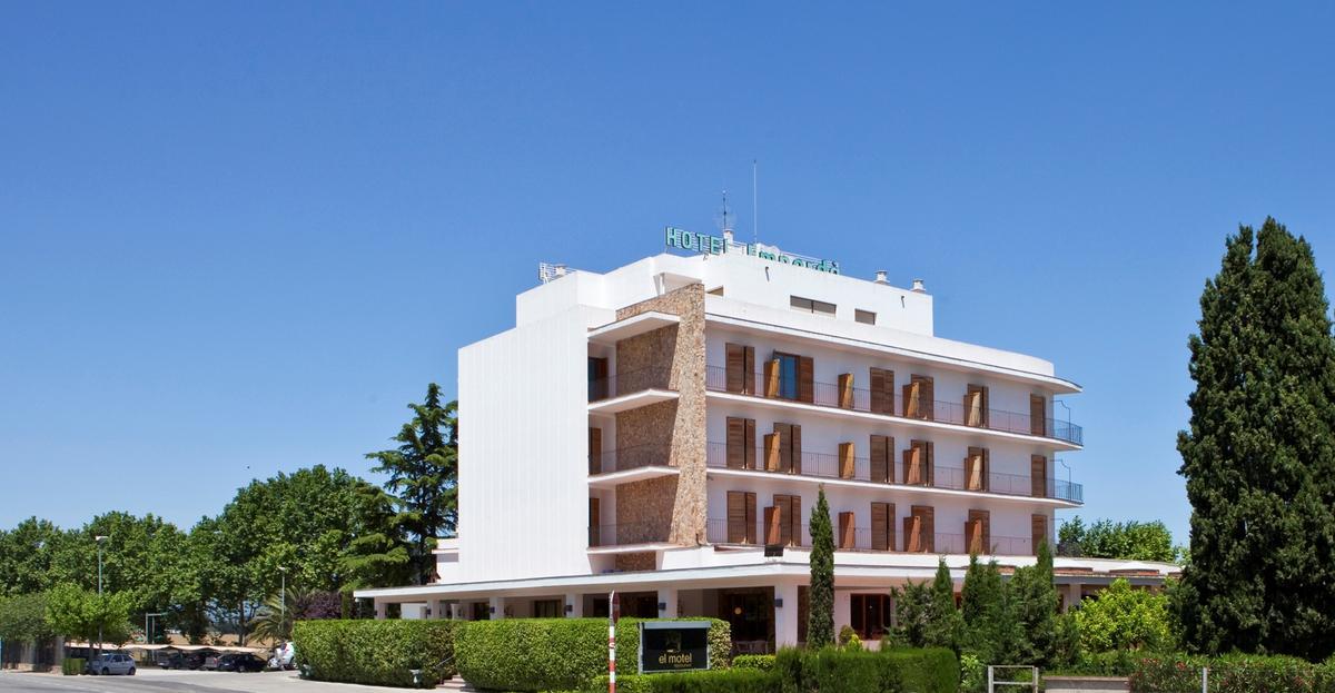 La singular silueta de lhotel figuerenc, conegut des de sempre com el Mótel