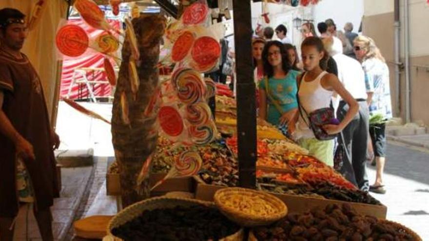 Las calles del centro de Banyeres acogen este fin de semana la feria y el mercado medieval.