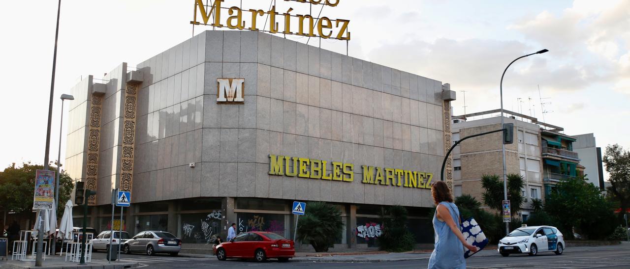 Antiguo edificio de Muebles Martínez, que se convertirá en un bloque con cerca de un centenar de viviendas.