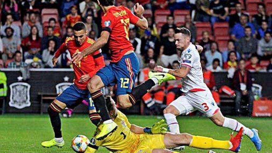 Rodrigo aprofita la passada d&#039;Oyarzabal per anotar el primer gol