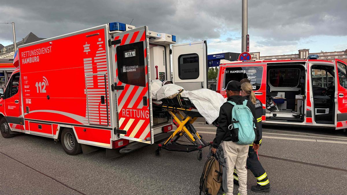 Una mujer hiere a cuchilladas a diecisiete personas en la estación de trenes de Hamburgo