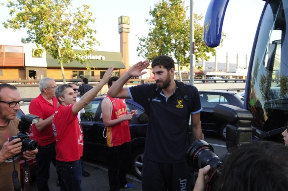 Llegada del UCAM Murcia CB a Murcia