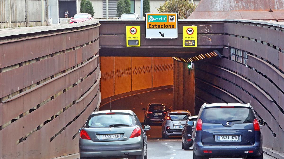 El túnel de Beiramar, la gran válvula del tráfico de Vigo, cumple un cuarto de siglo con 1.700 coches por hora