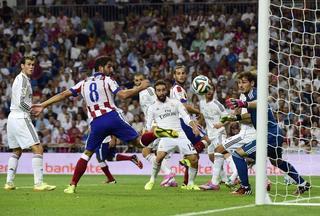 El Atlético toma ventaja en el Bernabéu