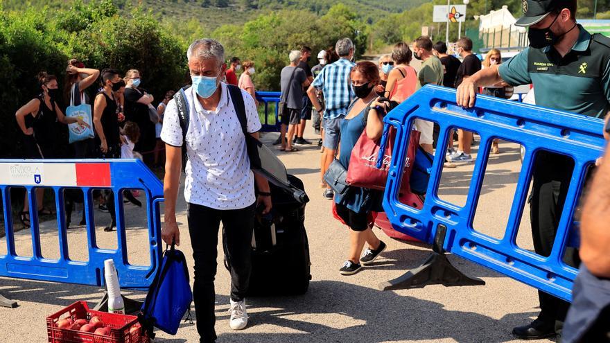 Los vecinos del derrumbe de Peñíscola vuelven a sus casas: &quot;Es como Chernóbil&quot;