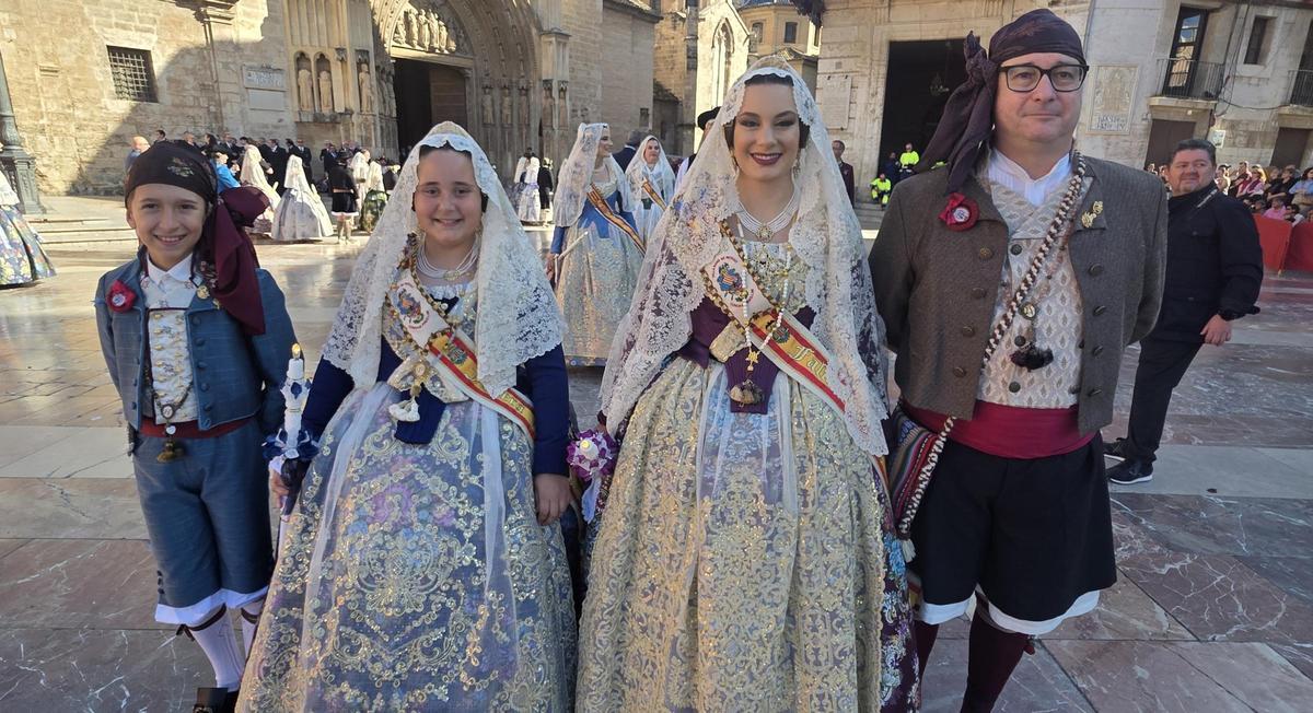 Comisiones de falla en la Procesión de la Virgen (3/7)