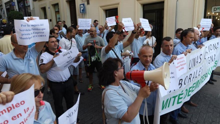 Los trabajadores de Aucorsa amenazan con una huelga en diciembre