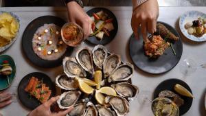 Ostras, copas y tapas en Ostras Thierry.