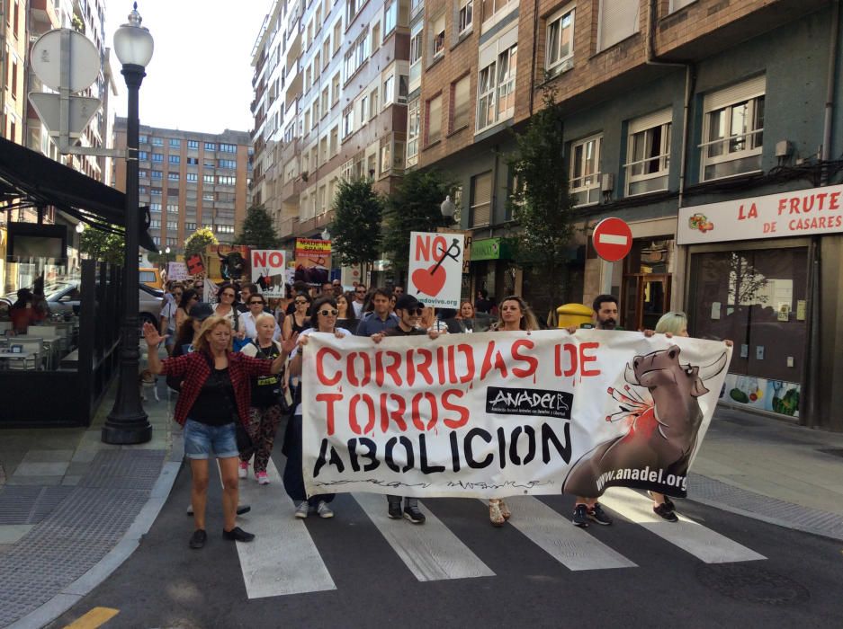 Manifestación antitaurina en Gijón