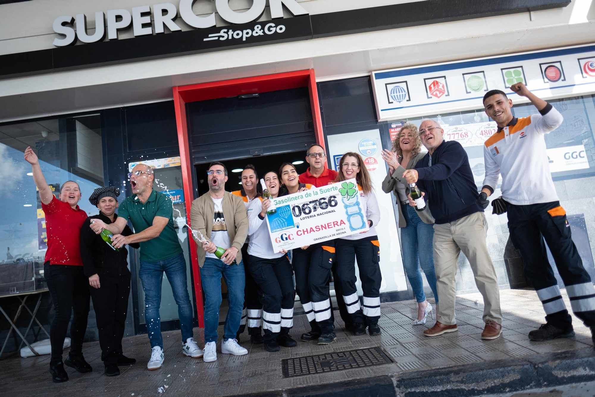 Celebración en varias administraciones de Tenerife por el Sorteo del Niño