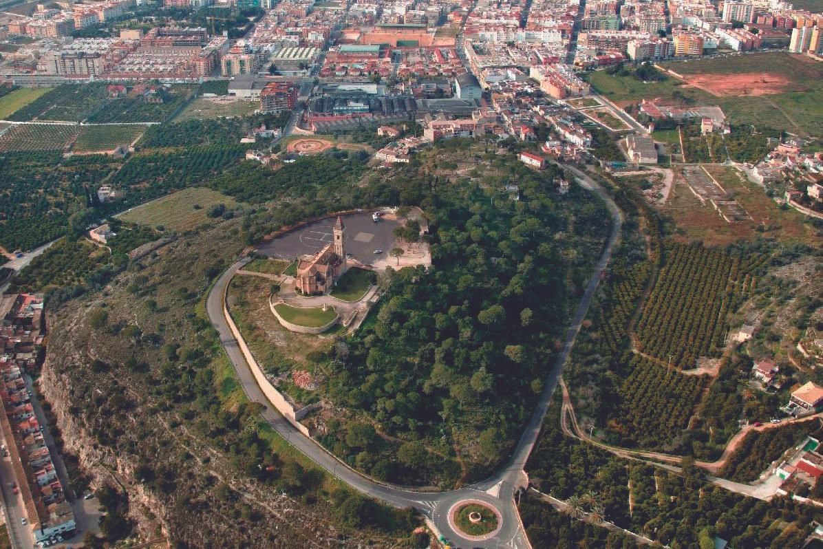 Una decena de proyectos de chalés, hoteles y colegios acecharon el actual parque forestal