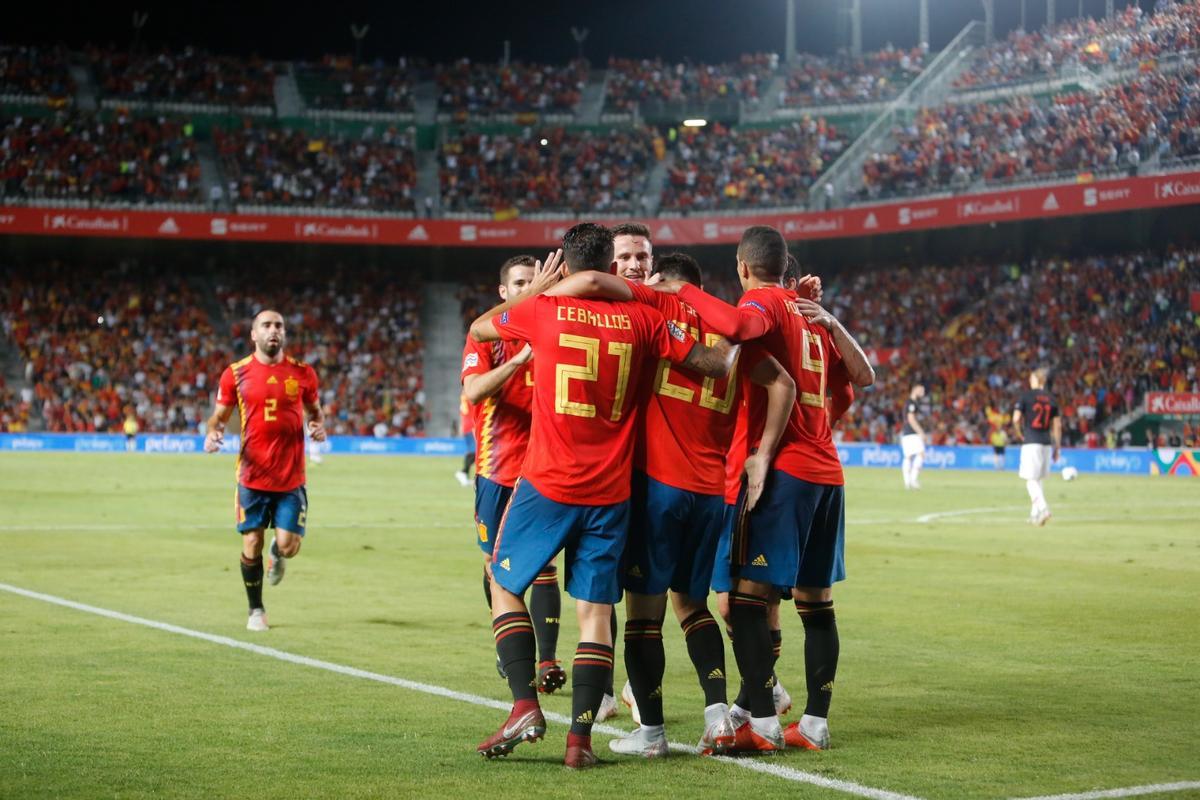 La selección celebra un gol en Elche