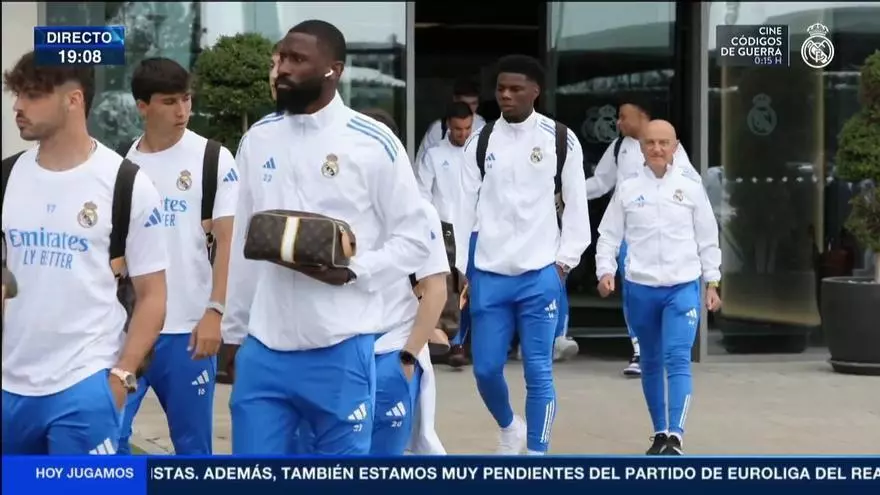 El Real Madrid en camino al Bernabéu