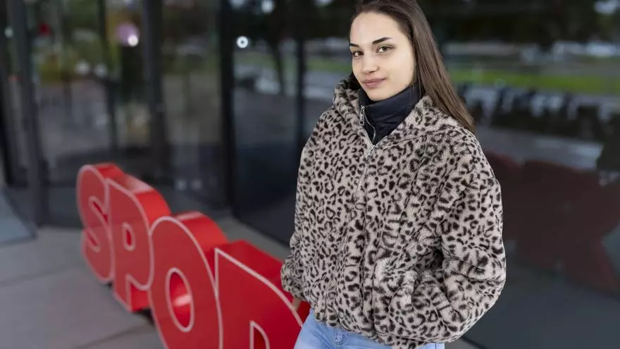 Tania Álvarez visitó la redacción de SPORT tras revalidar su título europeo