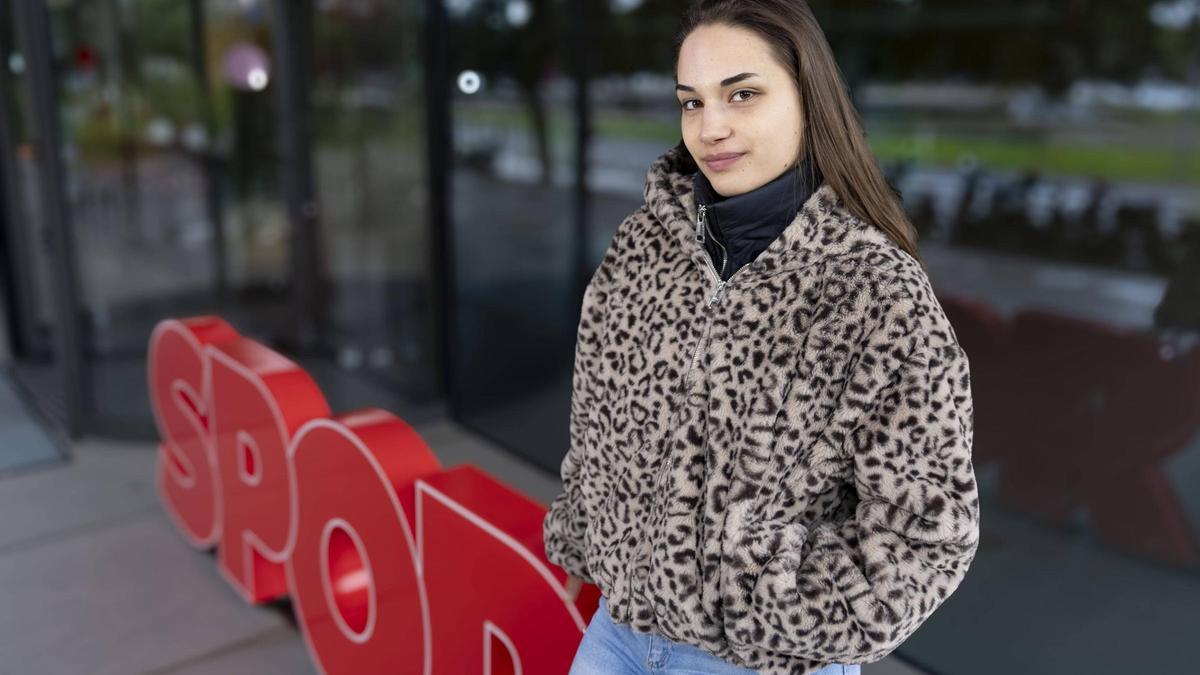 Tania Álvarez visitó la redacción de SPORT tras revalidar su título europeo