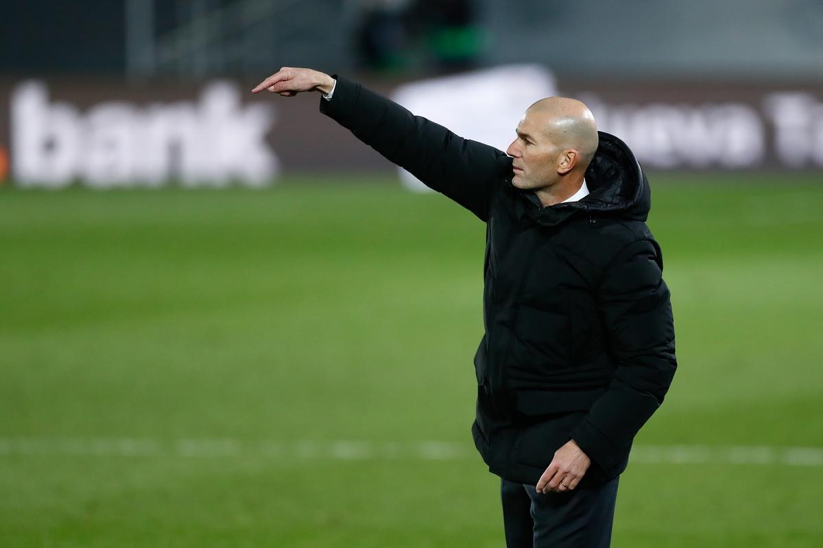 Zidane, l’entrenador del Reial Madrid, positiu per Covid-19